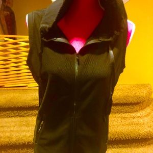 Lorna Jane sleeveless zip up vest